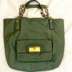 Coach leather shoulder bag in Green leather
